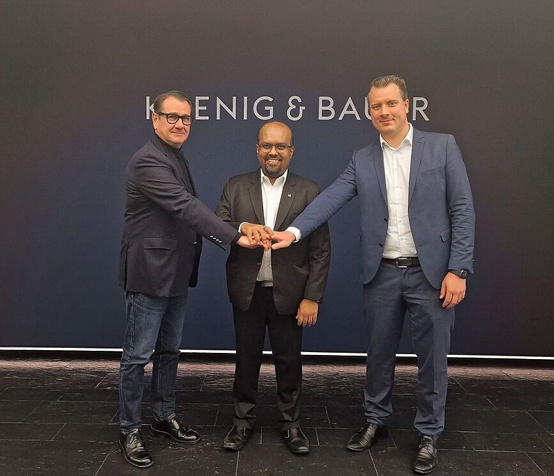 Sealing the deal are Thomas Hendle, KBBNS Head of Sales (left) and Julien Schubert, KBBNS Director Data-, Vision- and Authentication Solutions (right), with Sandipan Chakraborty, founder and CEO of SONECT (centre).