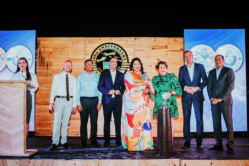Minister of Finance & Culture, Xiomara Maduro together with Minister of Tourism & Public Health, Dangui Oduber; Minister of Transport, Integrity, Nature and Elderly Affairs Ursell Arends; Aruba Airport CEO Joost Meijs and DCA Deputy Director Anthony Kirchner.