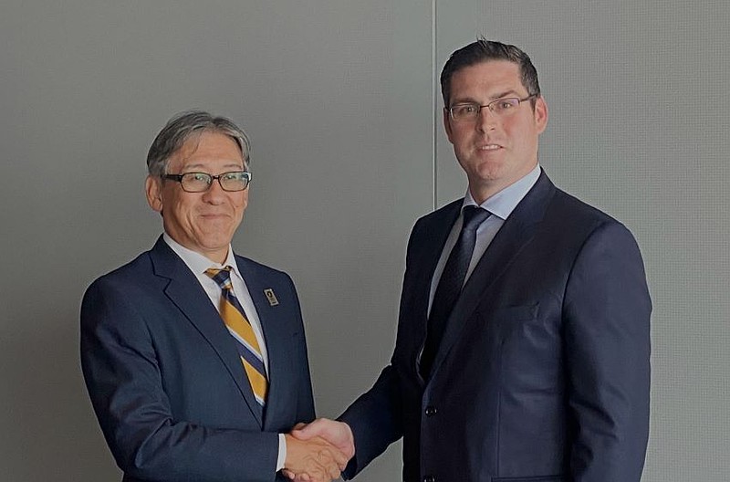 Yoshiki Numano, DNP Senior Corporate Officer (L) and Lyle Charles Laxton (R), CEO and Founder, Laxton.